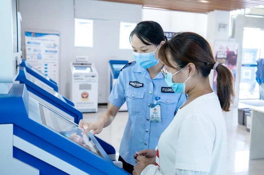 ����һ�w�C(j��)���߃ɷN�y�������ں�
